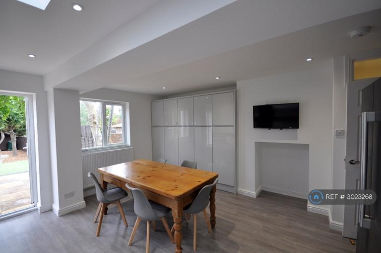 Room Gloucester Road in Cheltenham