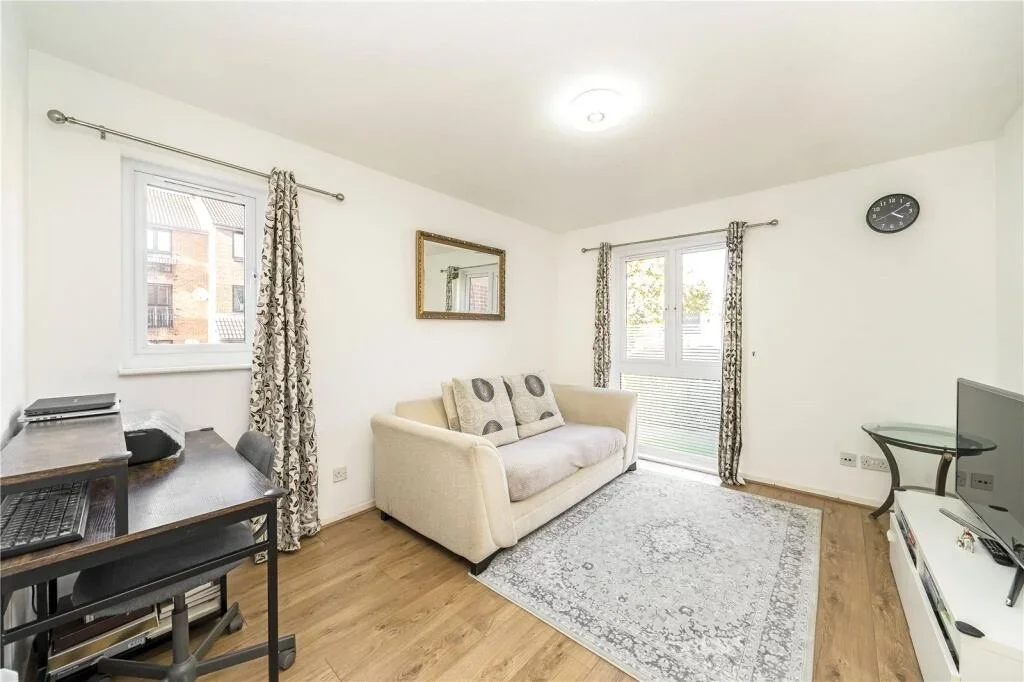 Flat Gables Close in Greater London
