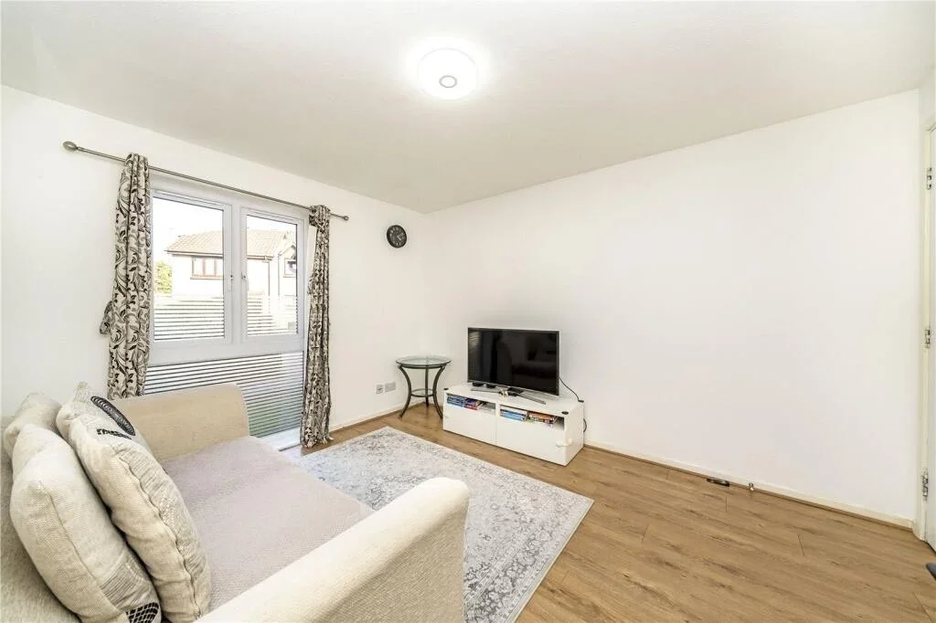 Flat Gables Close in Greater London
