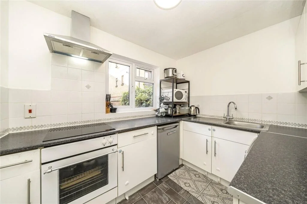 Flat Gables Close in Greater London