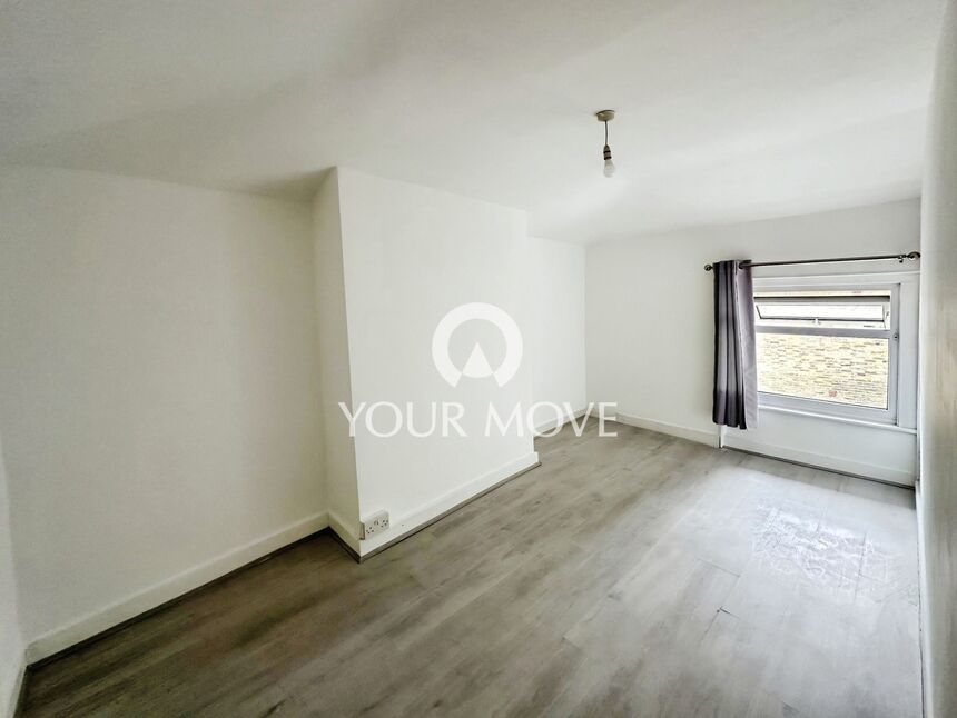 Flat Brandram Road in Greater London