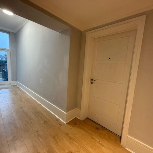 Flat Eaton Rise in Greater London