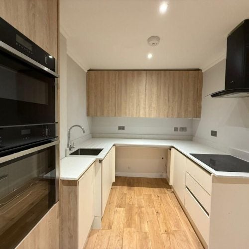Flat Eaton Rise in Greater London
