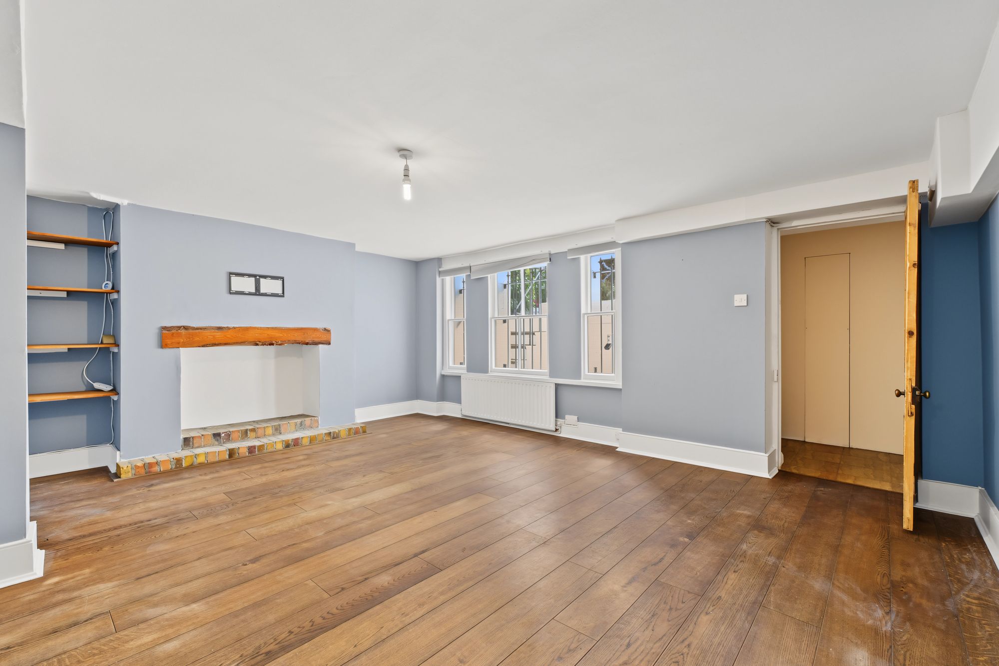 Flat Gloucester Avenue in Greater London