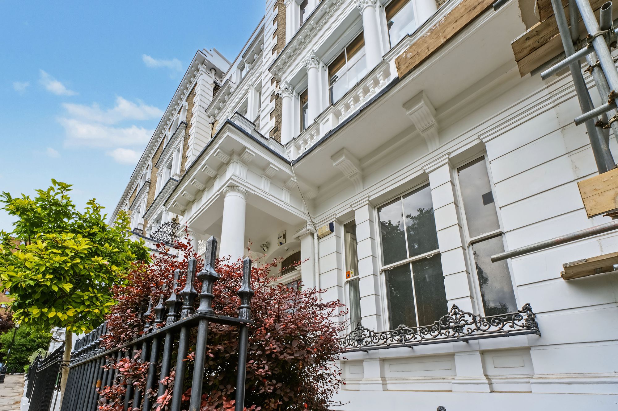 Flat Gloucester Avenue in Greater London