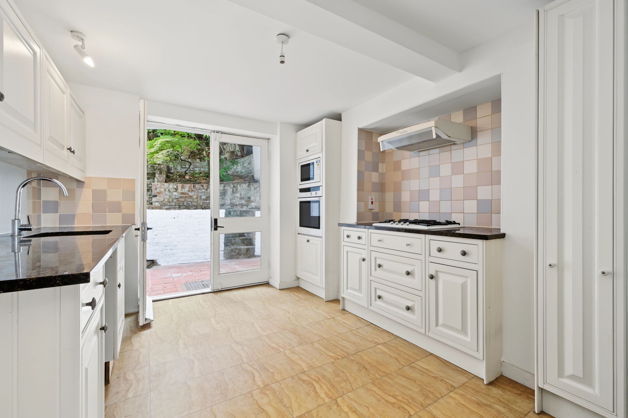 Flat Gloucester Avenue in Greater London