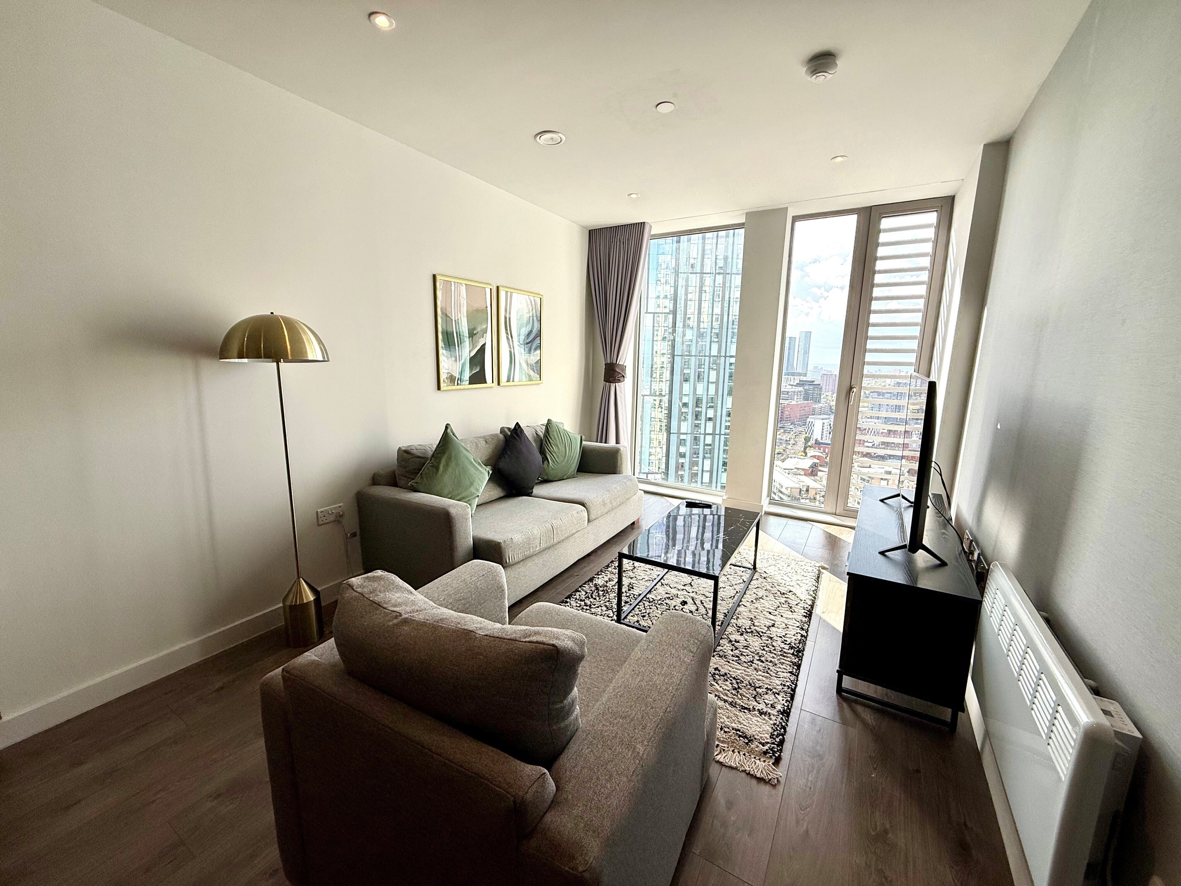 Flat Trinity Way in Salford