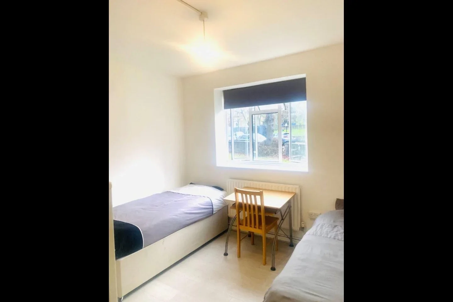 Room Mortimer Crescent in Greater London