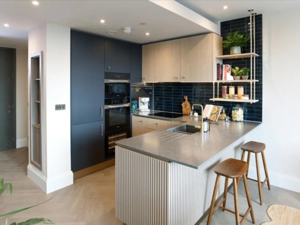Flat Chalk Farm Road in Greater London