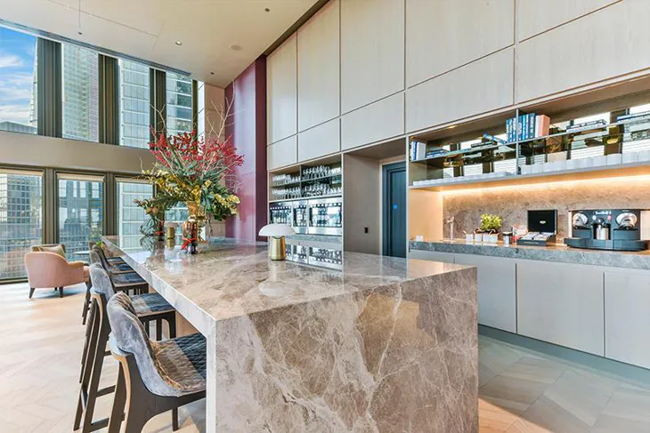 Flat Bishopsgate Plaza in City of London