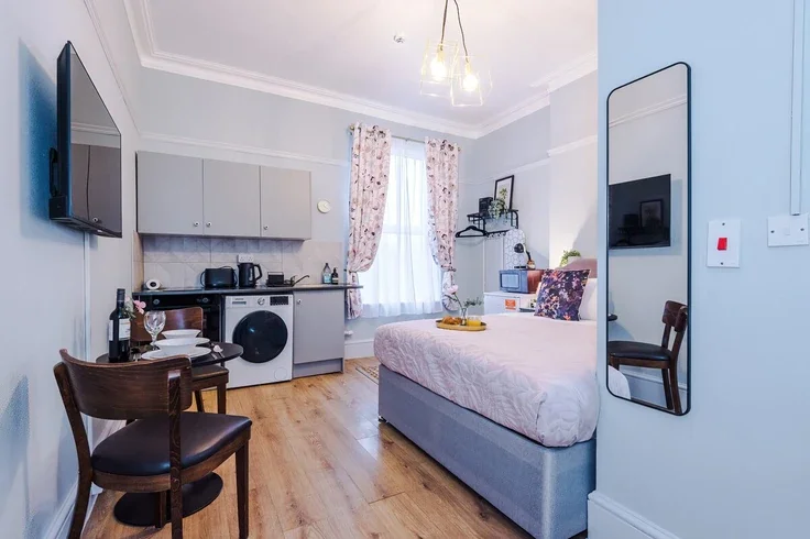 Flat De Normanville Avenue in Royal Leamington Spa