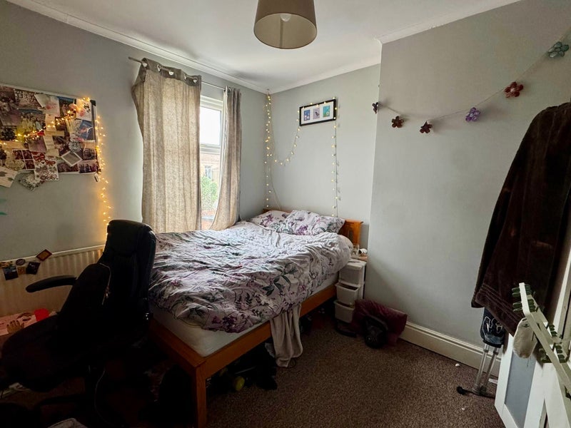 Room Lewington Road in Bristol