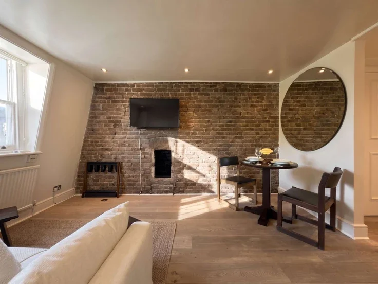 Flat Onslow Gardens in Greater London