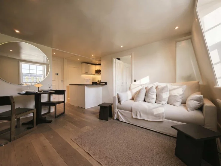 Flat Onslow Gardens in Greater London