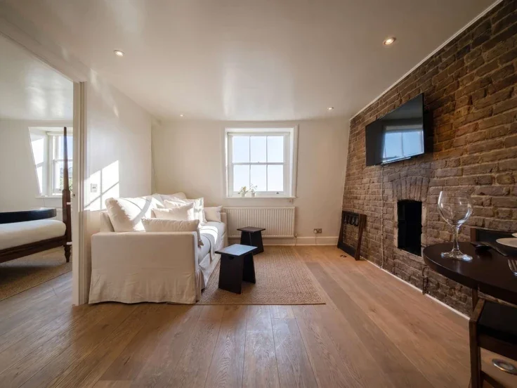 Flat Onslow Gardens in Greater London