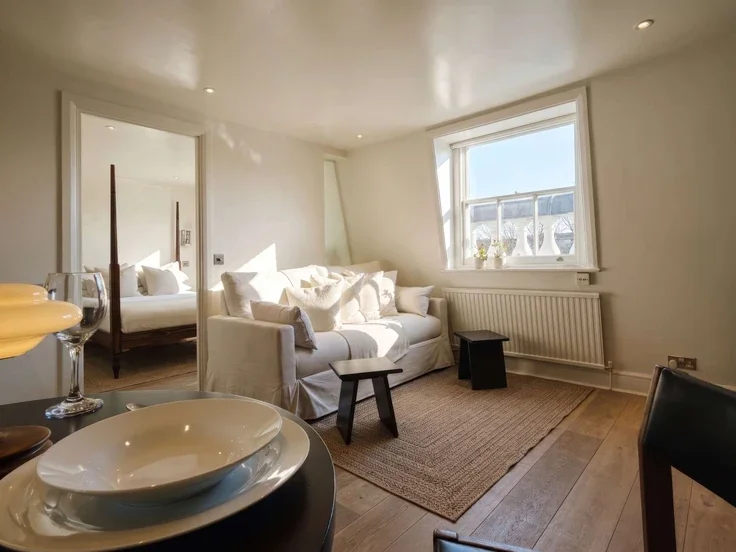 Flat Onslow Gardens in Greater London
