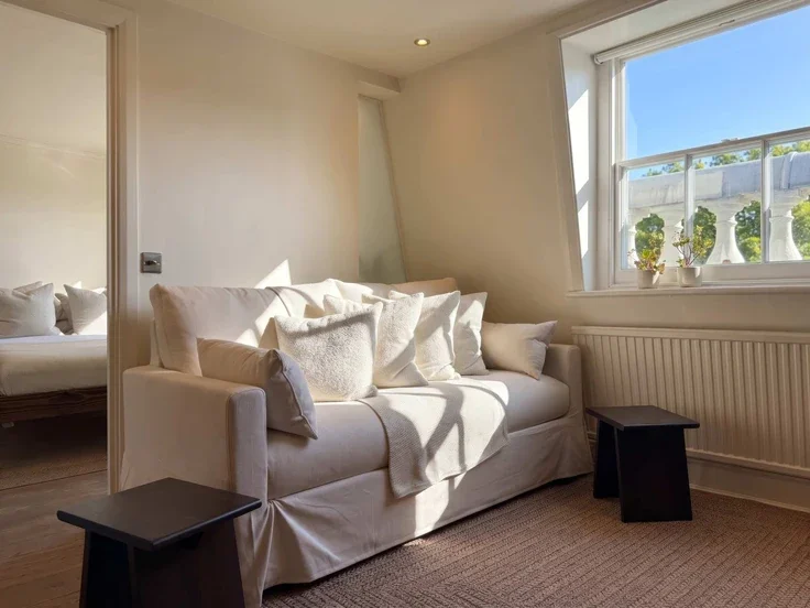 Flat Onslow Gardens in Greater London