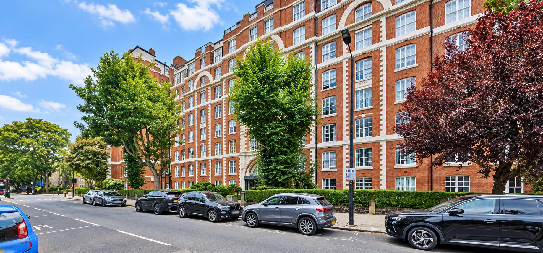 Flat Grove End Road in City of Westminster