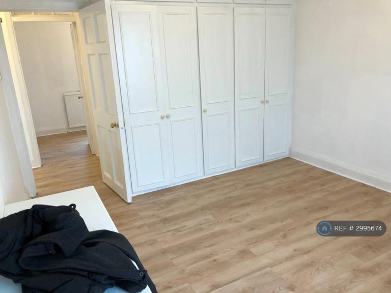 Flat Danescroft in Greater London
