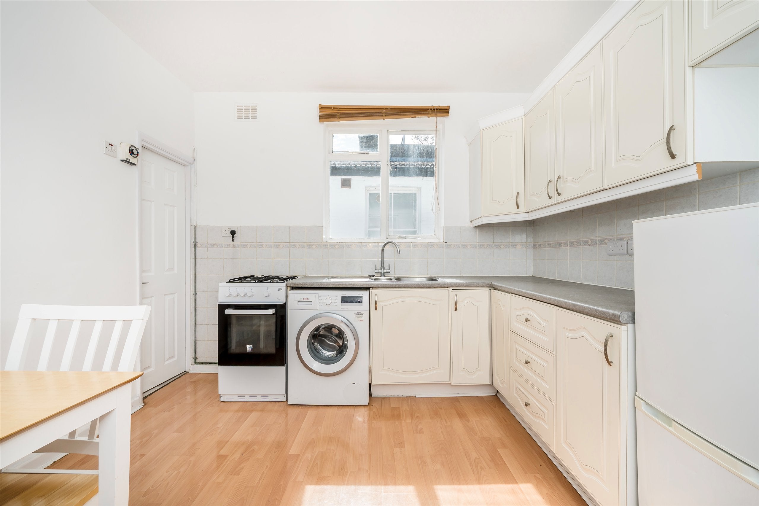 Room Edenvale Street in Greater London