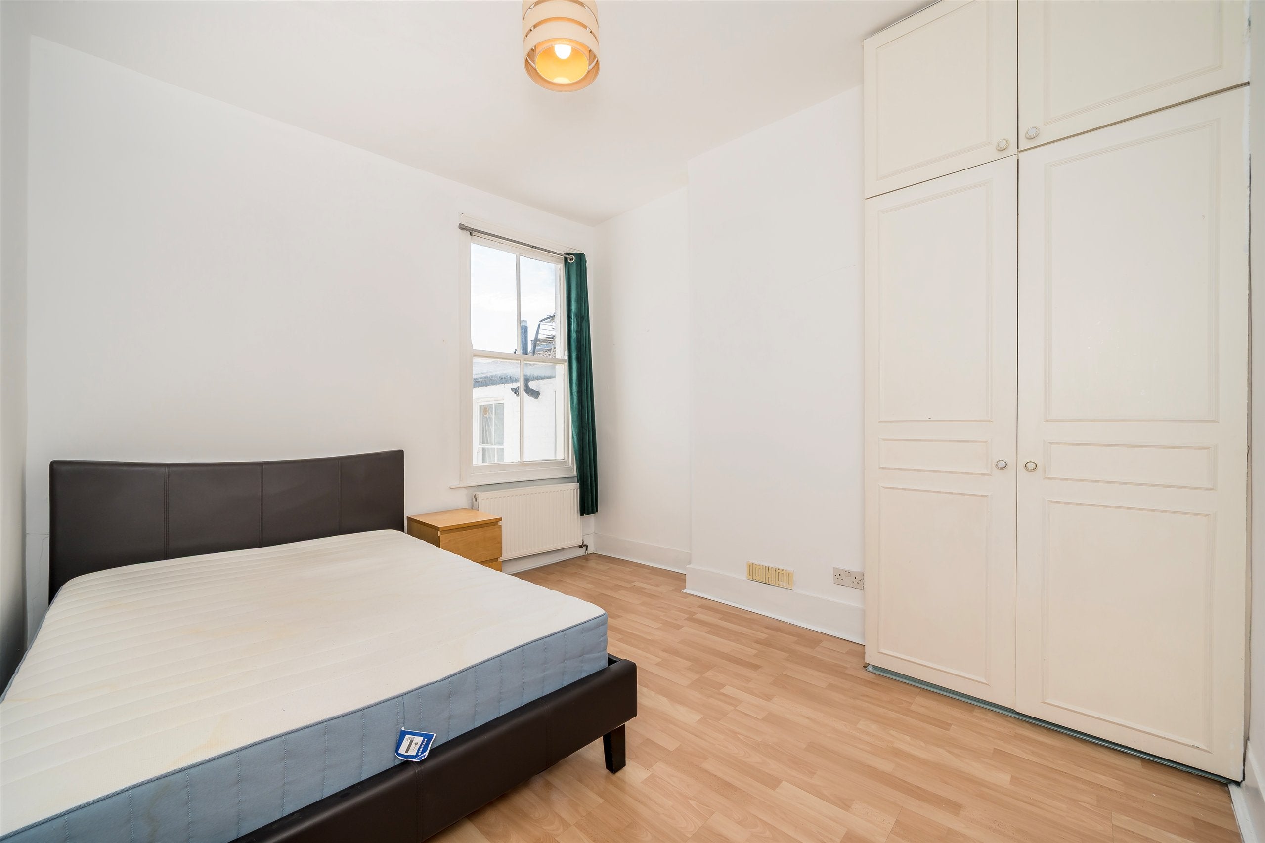 Room Edenvale Street in Greater London