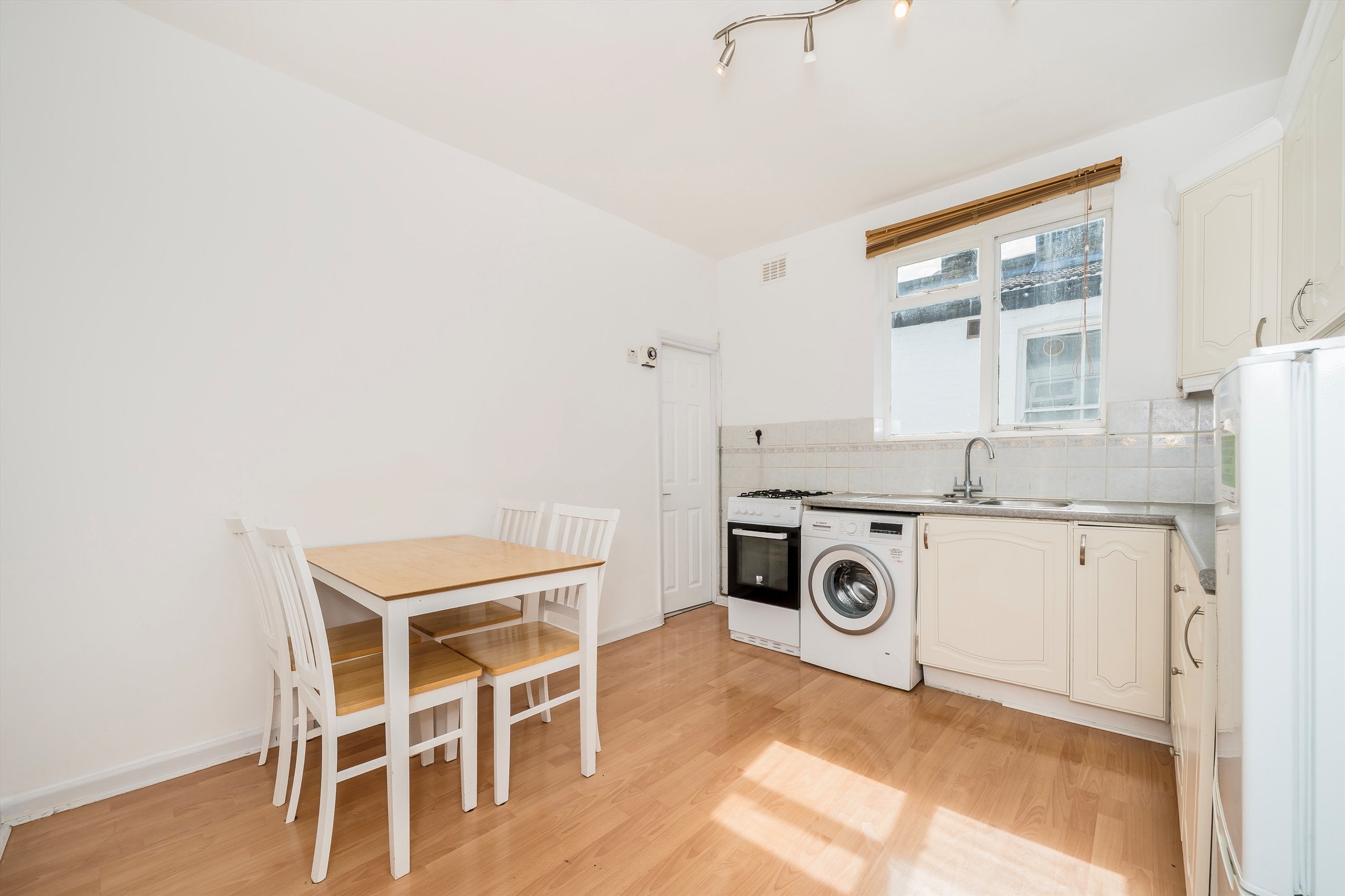 Room Edenvale Street in Greater London