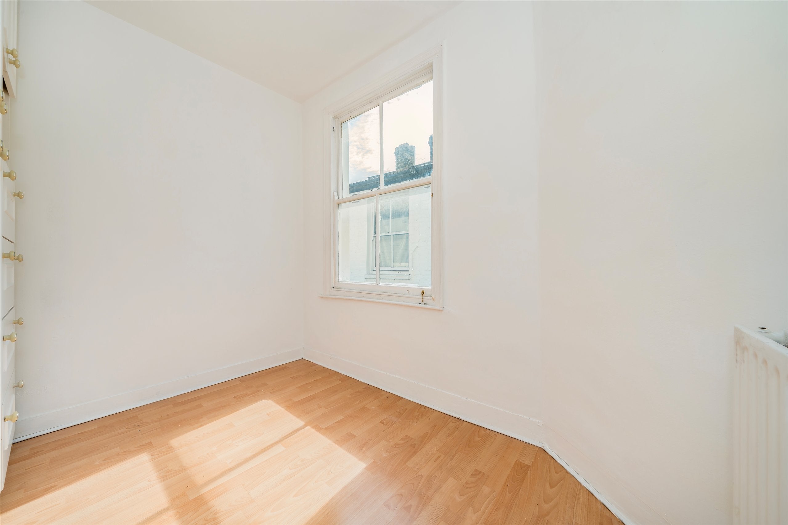 Room Edenvale Street in Greater London