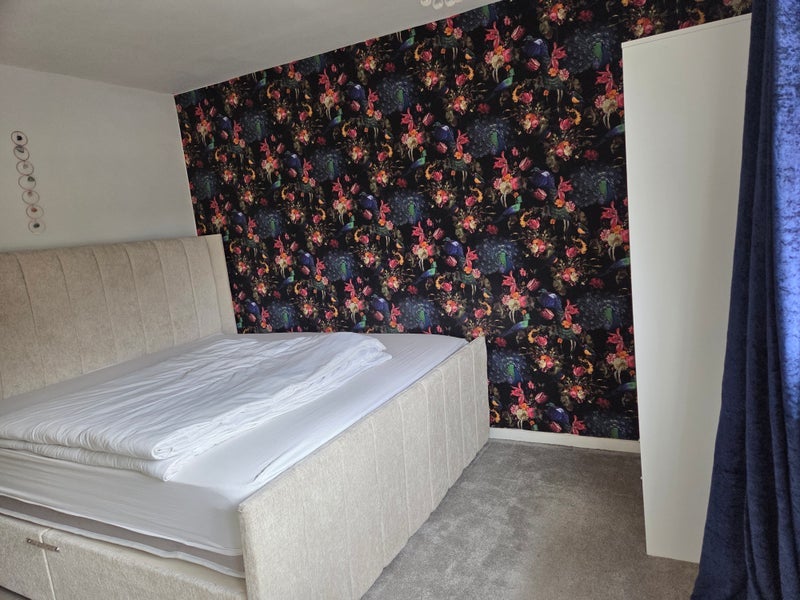 Room St James' Lane in Coventry