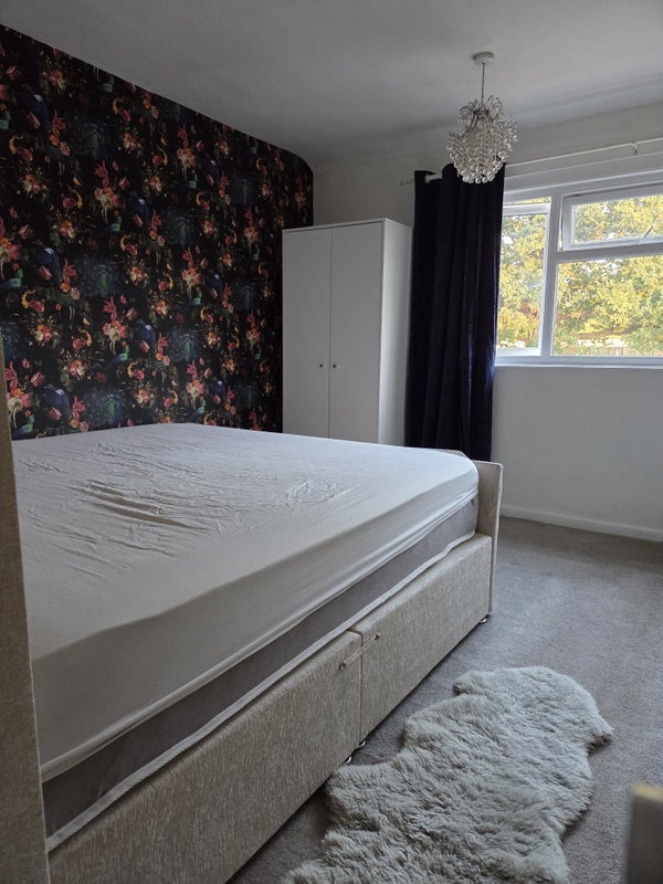 Room St James' Lane in Coventry