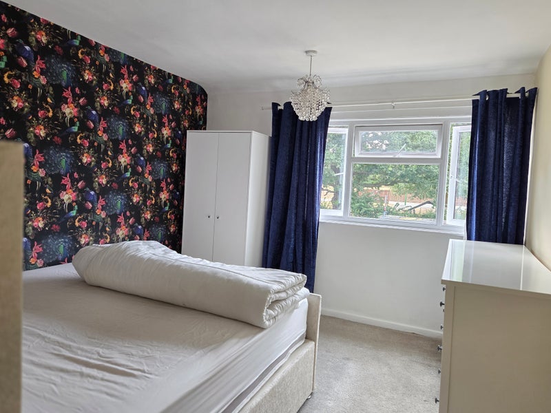 Room St James' Lane in Coventry