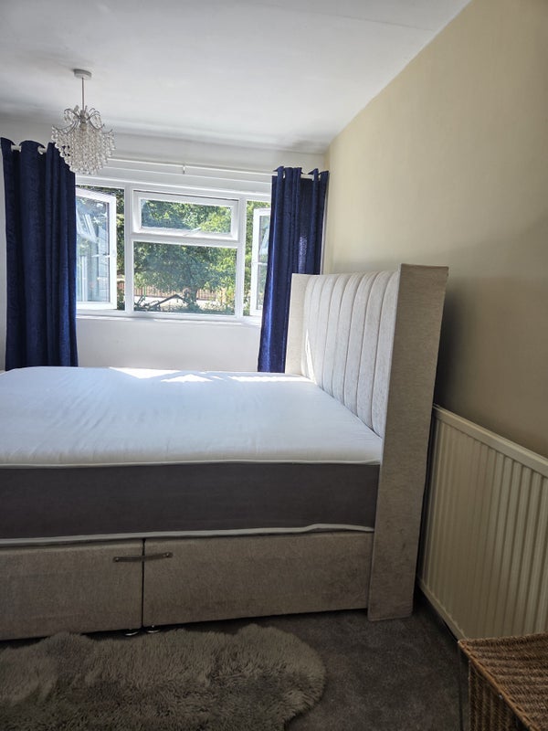 Room St James' Lane in Coventry