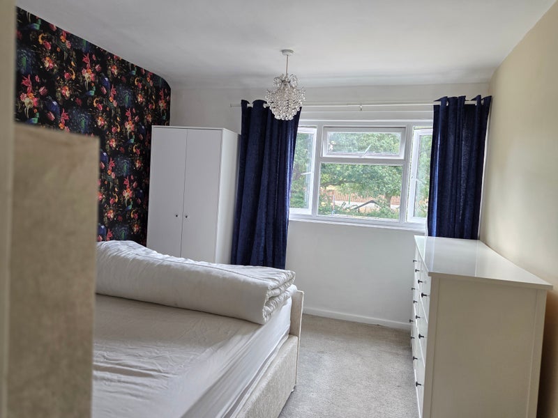 Room St James' Lane in Coventry