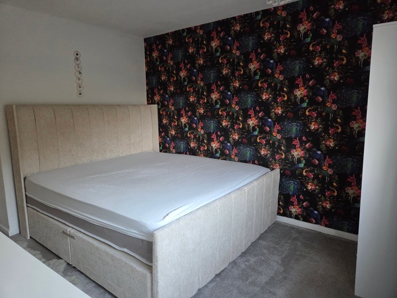Room St James' Lane in Coventry