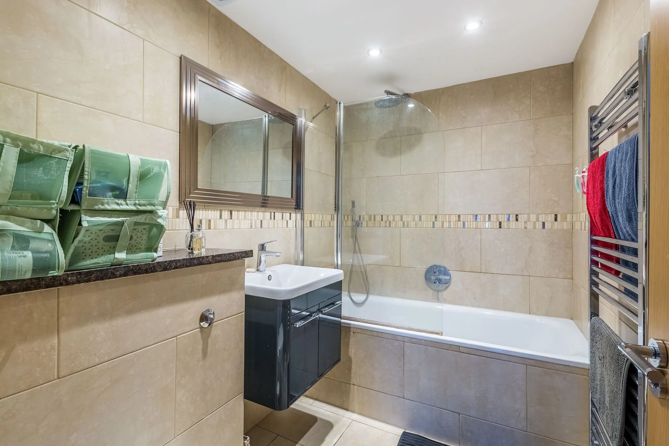 Flat Balham High Road in Greater London