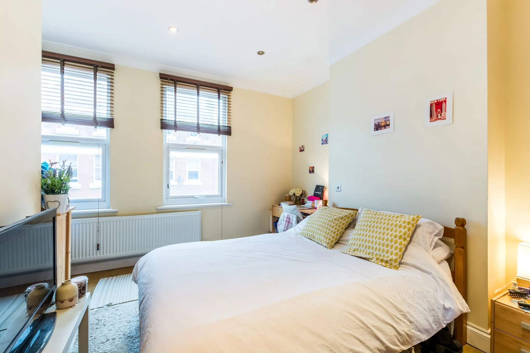 Flat Balham High Road in Greater London