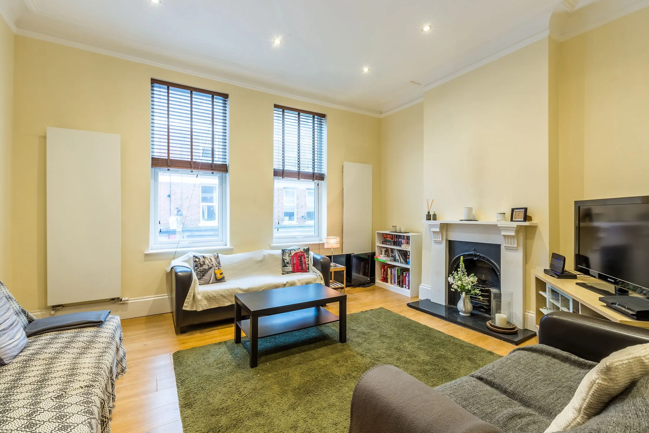 Flat Balham High Road in Greater London