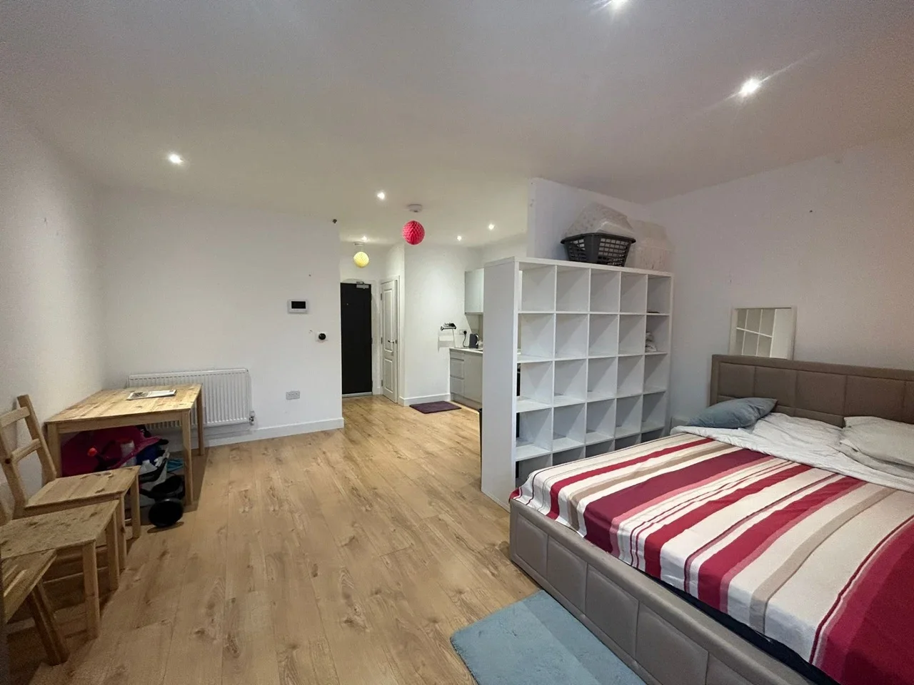 Flat Meadowlea Close in Greater London