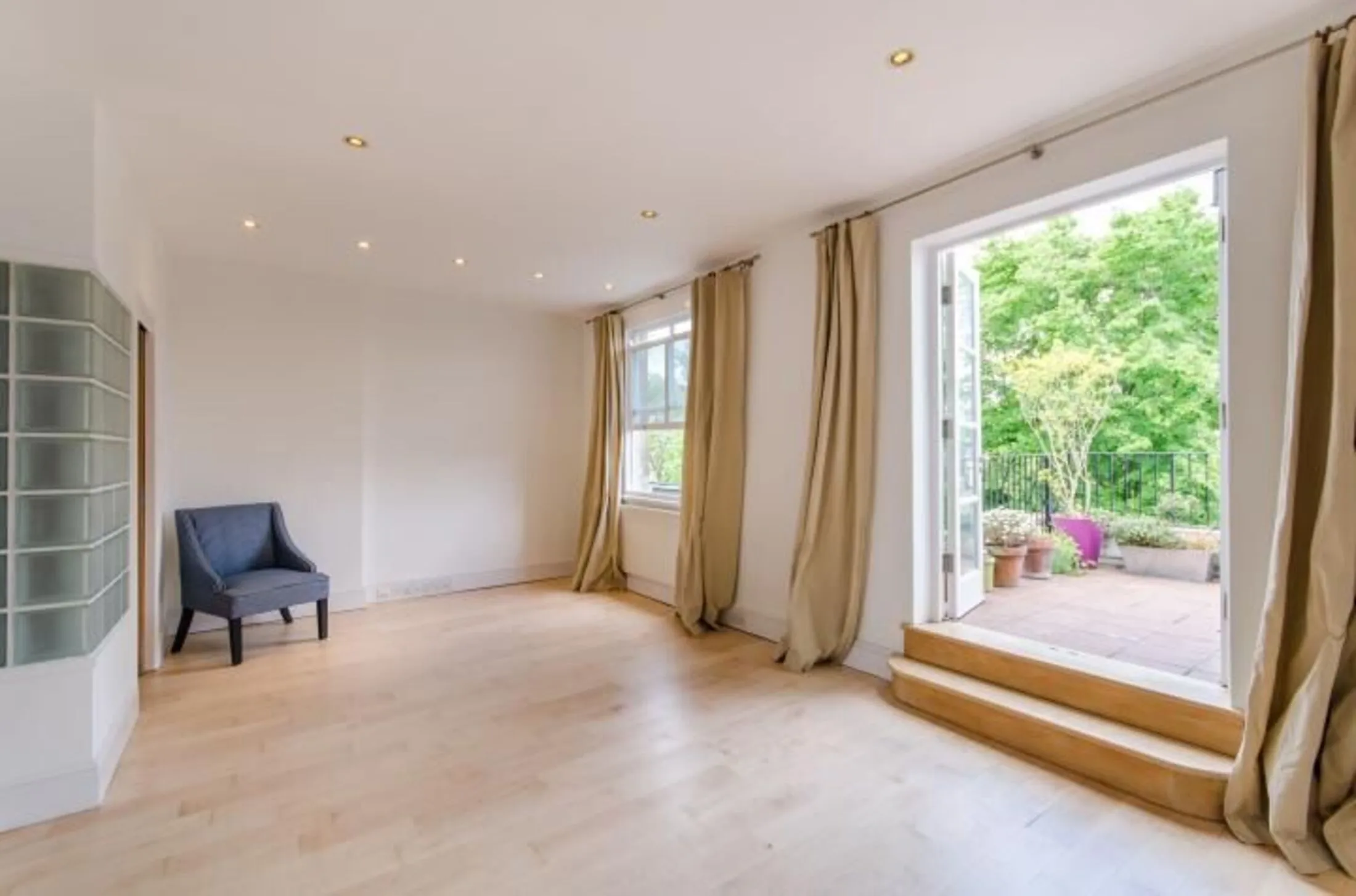 Flat Nevern Square in Greater London