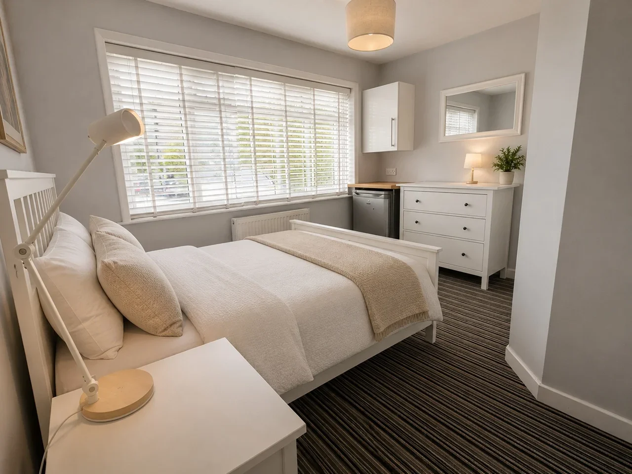 Room Highworth Road in Stratton St. Margaret