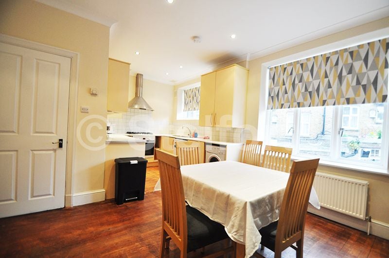 Flat Aylmer Parade in Greater London