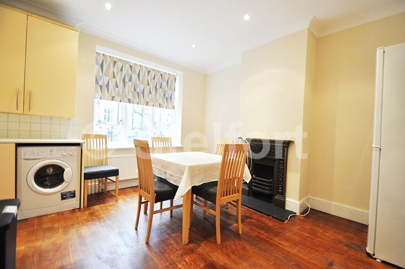 Flat Aylmer Parade in Greater London