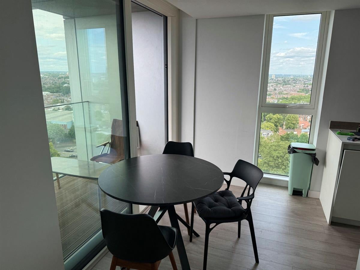 Flat Newnton Close in Greater London