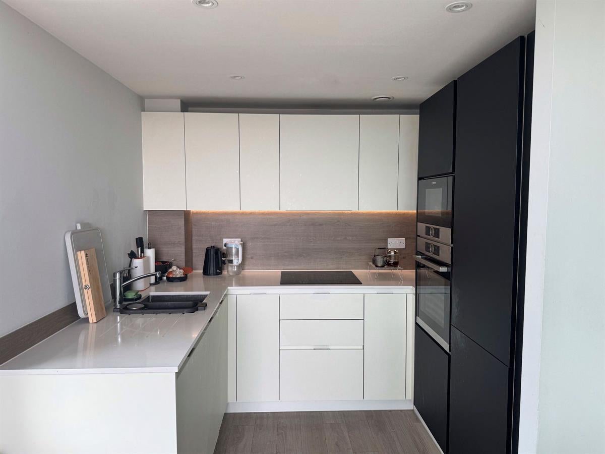 Flat Newnton Close in Greater London