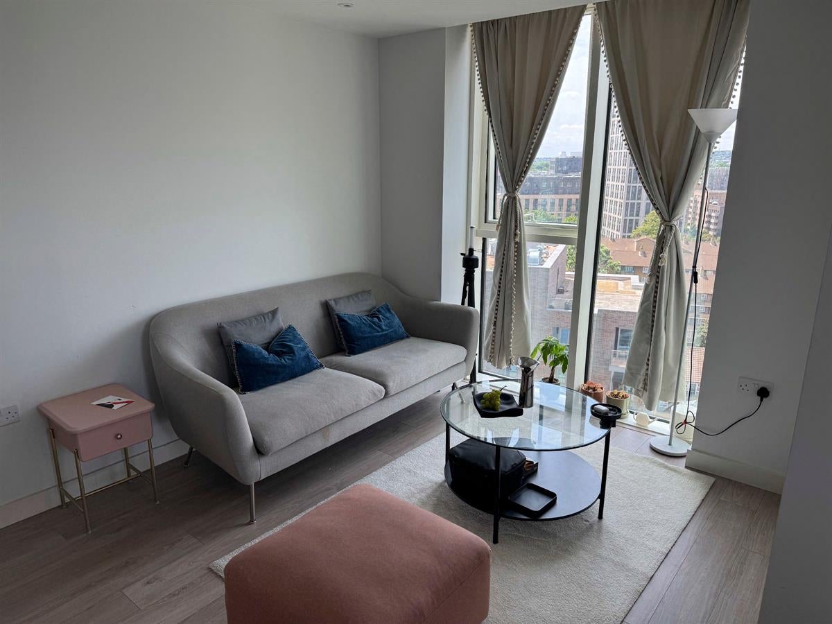 Flat Newnton Close in Greater London
