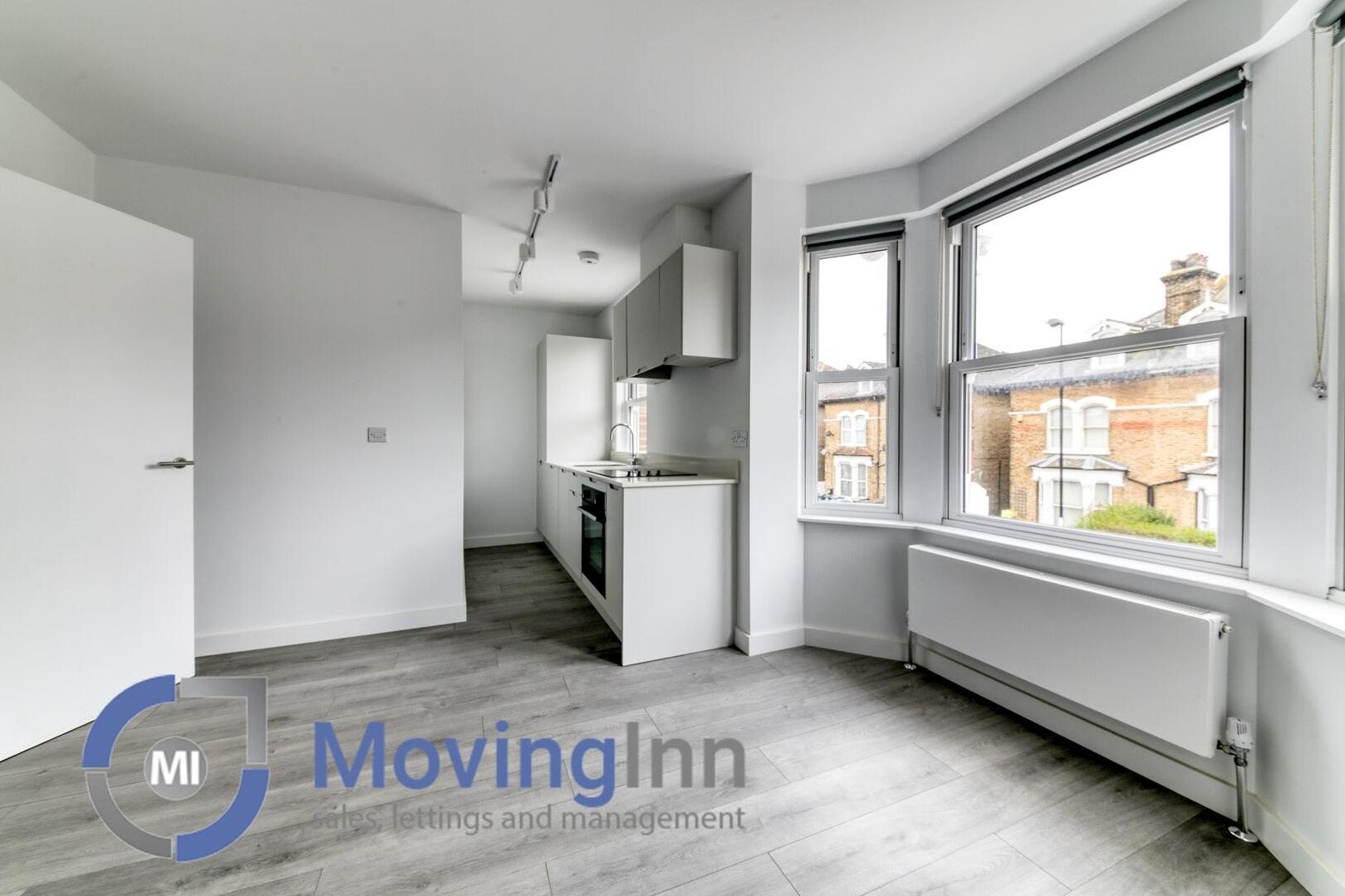 Flat Bensham Lane in Greater London