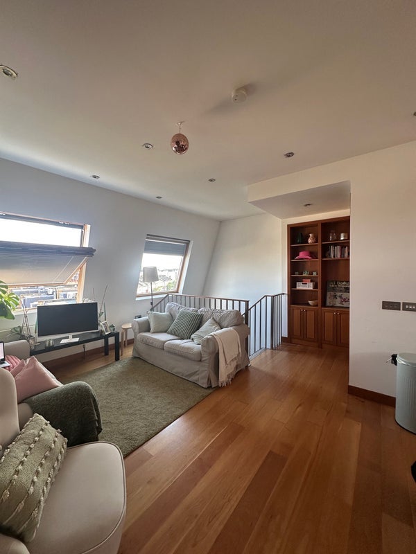 Room Dawes Road in Greater London