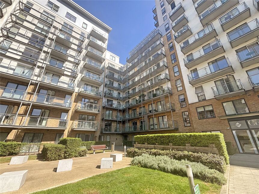 Flat Seven Sea Gardens in Greater London