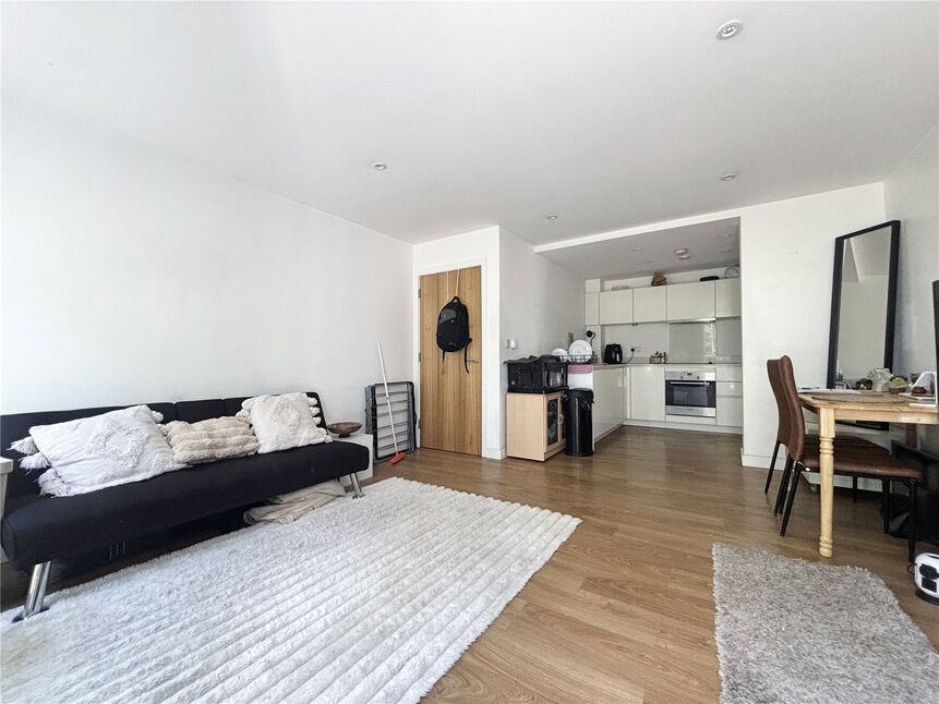 Flat Seven Sea Gardens in Greater London