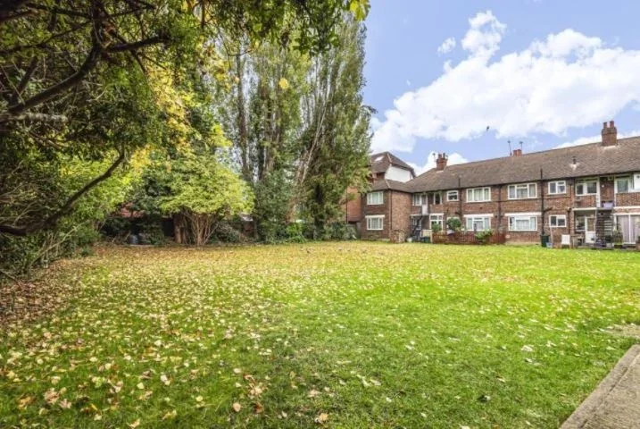 Flat West Barnes Lane in Greater London