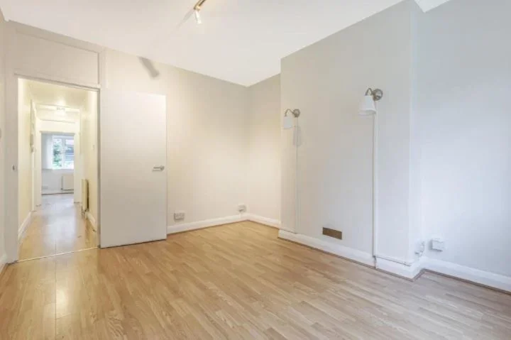 Flat West Barnes Lane in Greater London